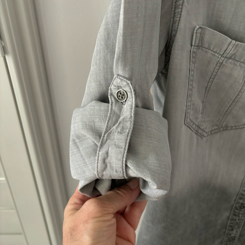 Anthropologie Cloth & Stone ombré Tie Dye Denim Grey Button Shirt Blouse XS - Picture 6 of 8